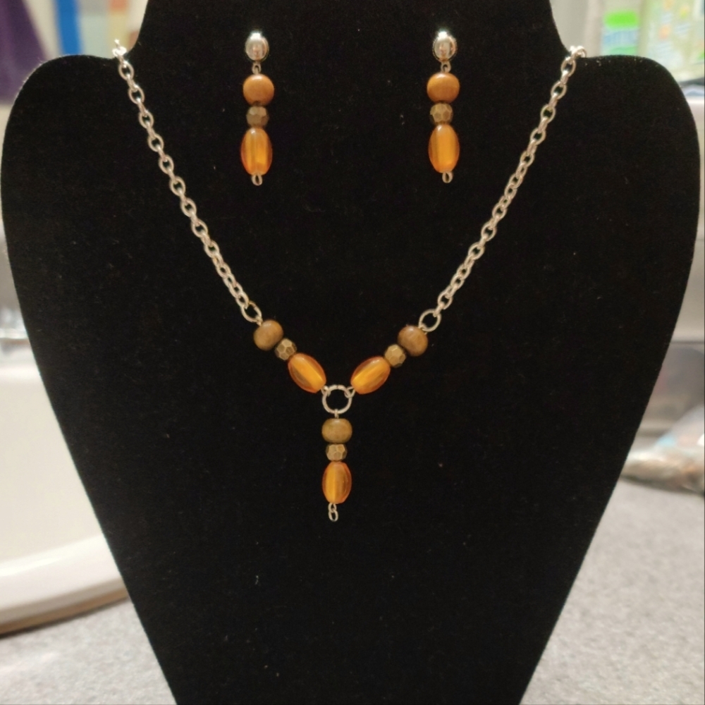 Gold and brown earrings and necklace